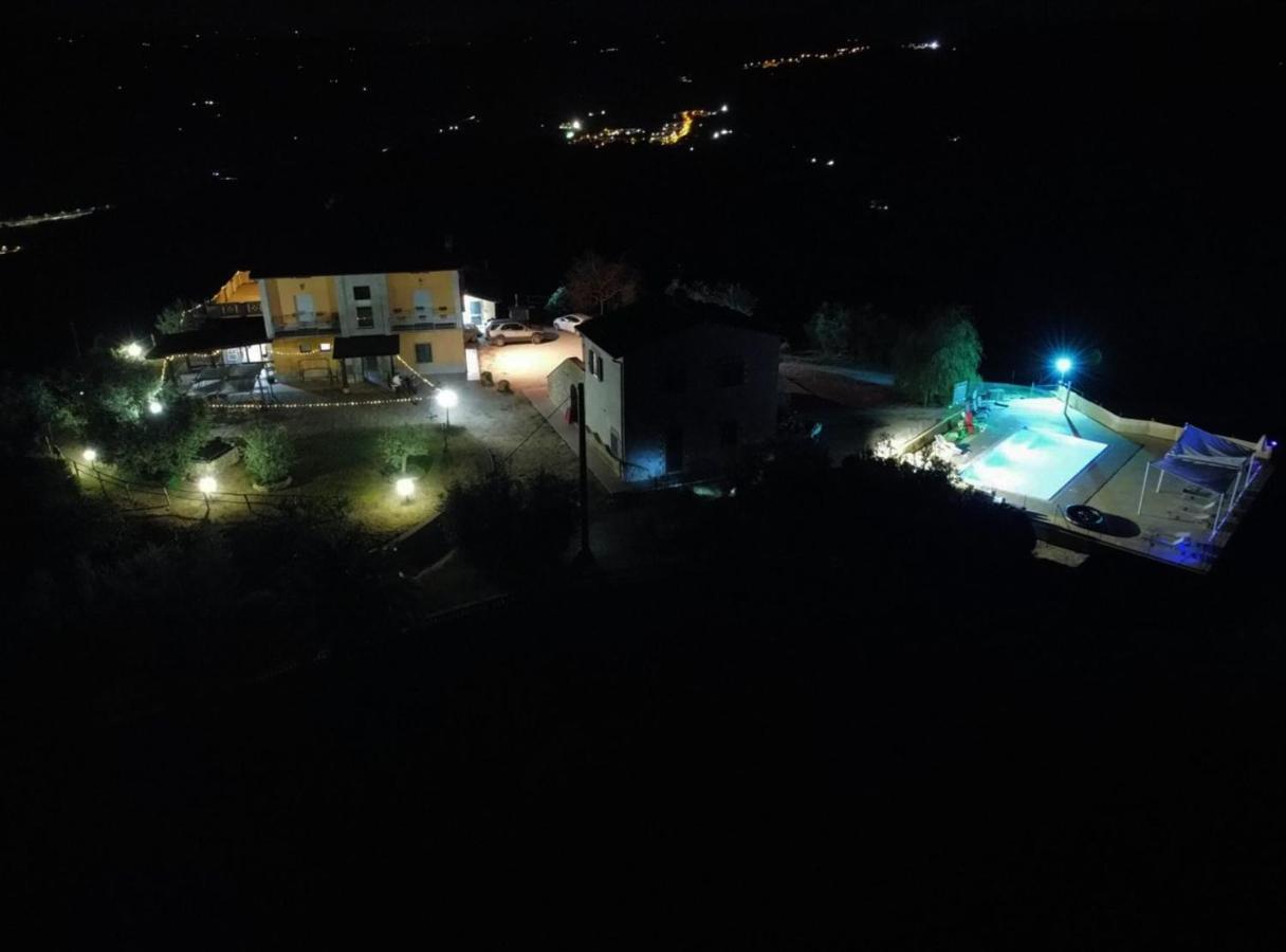 Agriturismo La Terrazza Valfabbrica Kültér fotó