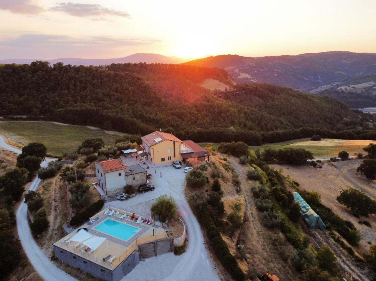 Agriturismo La Terrazza Valfabbrica Kültér fotó