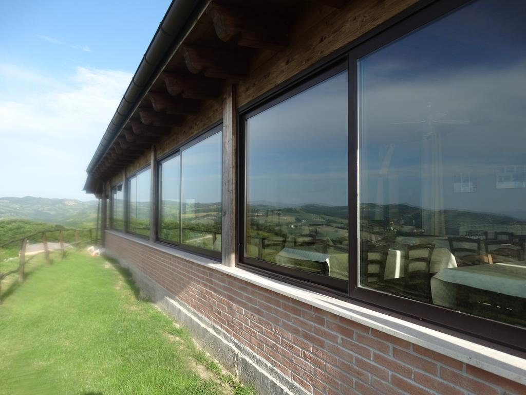 Agriturismo La Terrazza Valfabbrica Kültér fotó