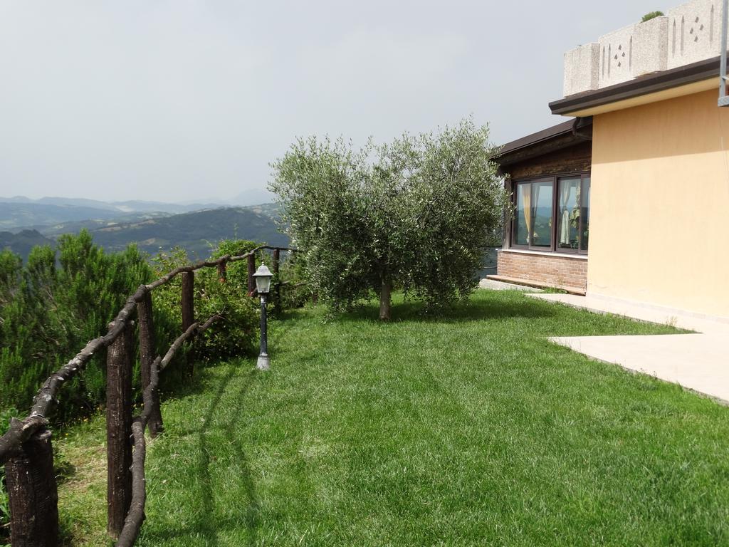 Agriturismo La Terrazza Valfabbrica Kültér fotó